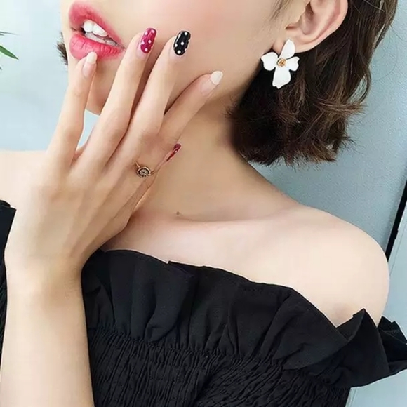 1" Flower Earrings - Picture 8 of 8